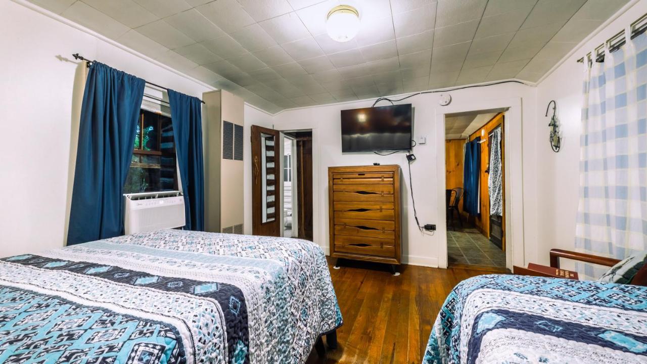 Log Cabin Motor Court Ашвил Екстериор снимка