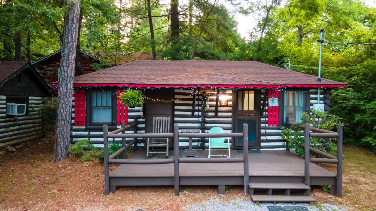 Log Cabin Motor Court Ашвил Екстериор снимка