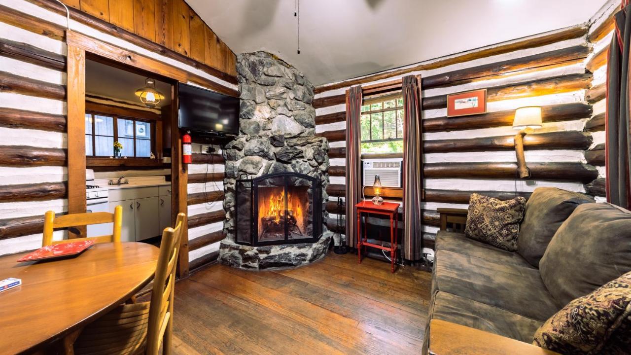 Log Cabin Motor Court Ашвил Екстериор снимка
