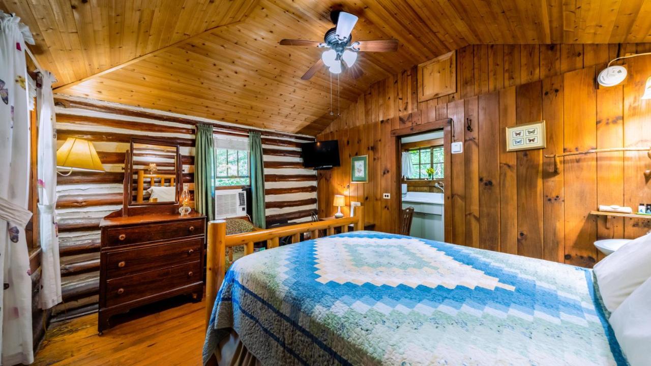 Log Cabin Motor Court Ашвил Екстериор снимка
