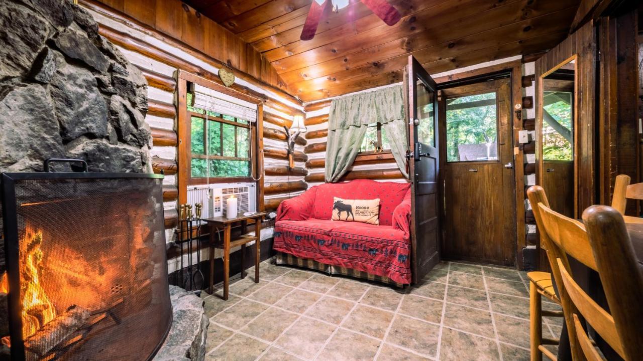Log Cabin Motor Court Ашвил Екстериор снимка