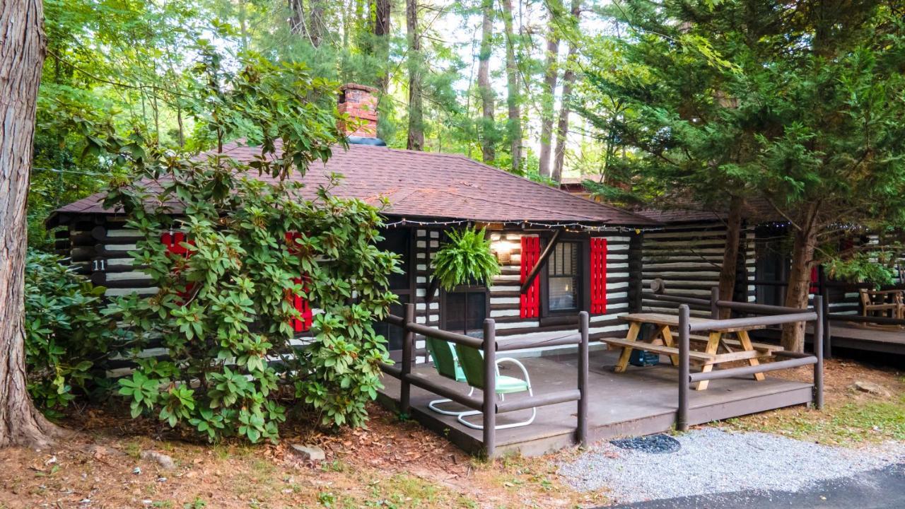 Log Cabin Motor Court Ашвил Екстериор снимка