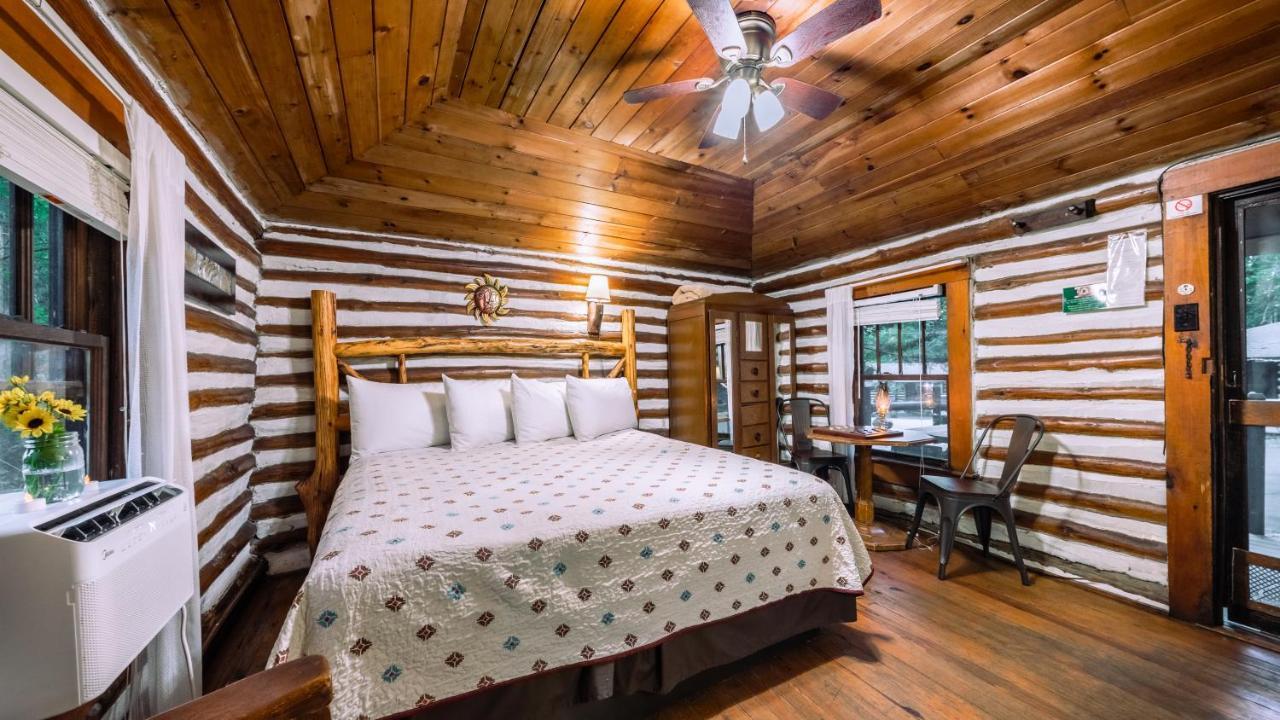 Log Cabin Motor Court Ашвил Екстериор снимка