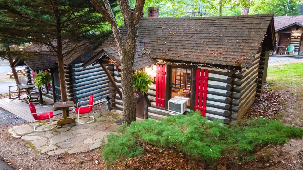 Log Cabin Motor Court Ашвил Екстериор снимка