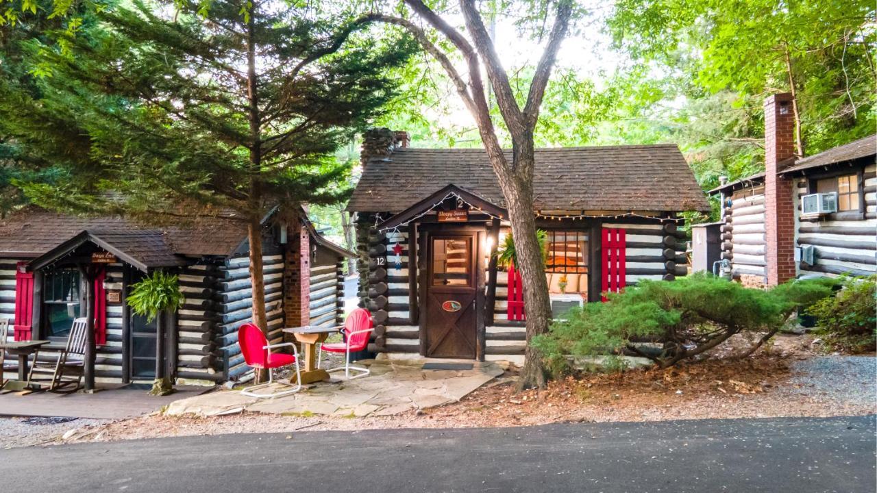 Log Cabin Motor Court Ашвил Екстериор снимка