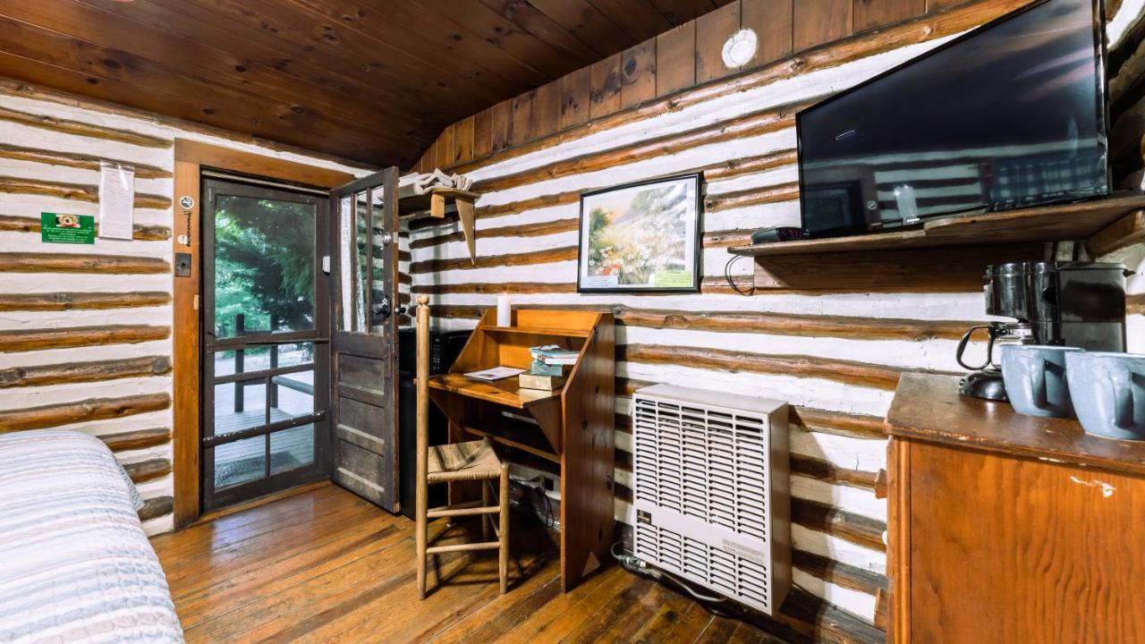 Log Cabin Motor Court Ашвил Екстериор снимка