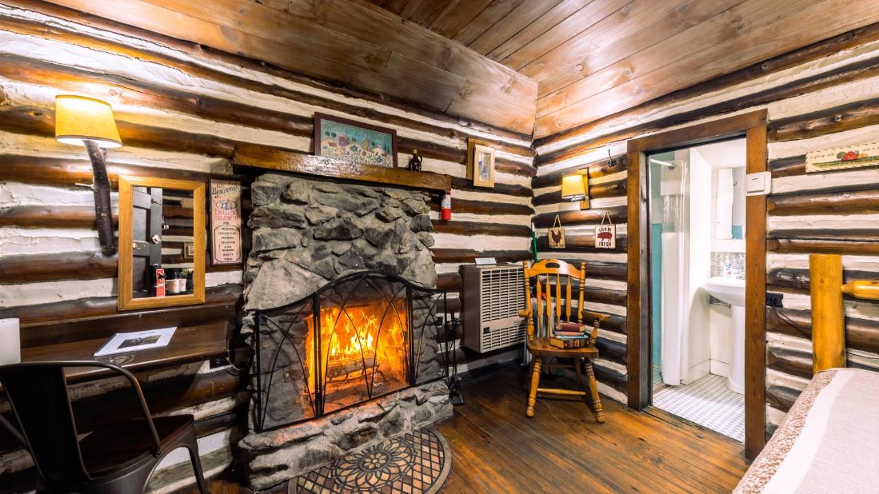 Log Cabin Motor Court Ашвил Екстериор снимка