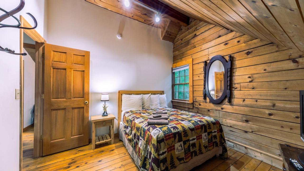 Log Cabin Motor Court Ашвил Екстериор снимка