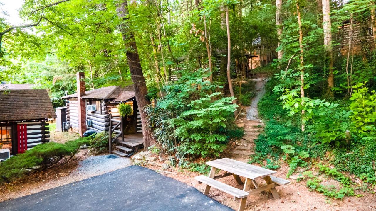 Log Cabin Motor Court Ашвил Екстериор снимка