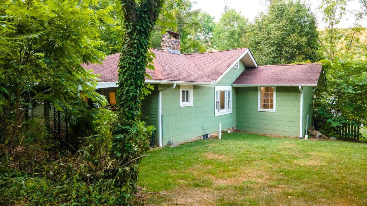 Log Cabin Motor Court Ашвил Екстериор снимка