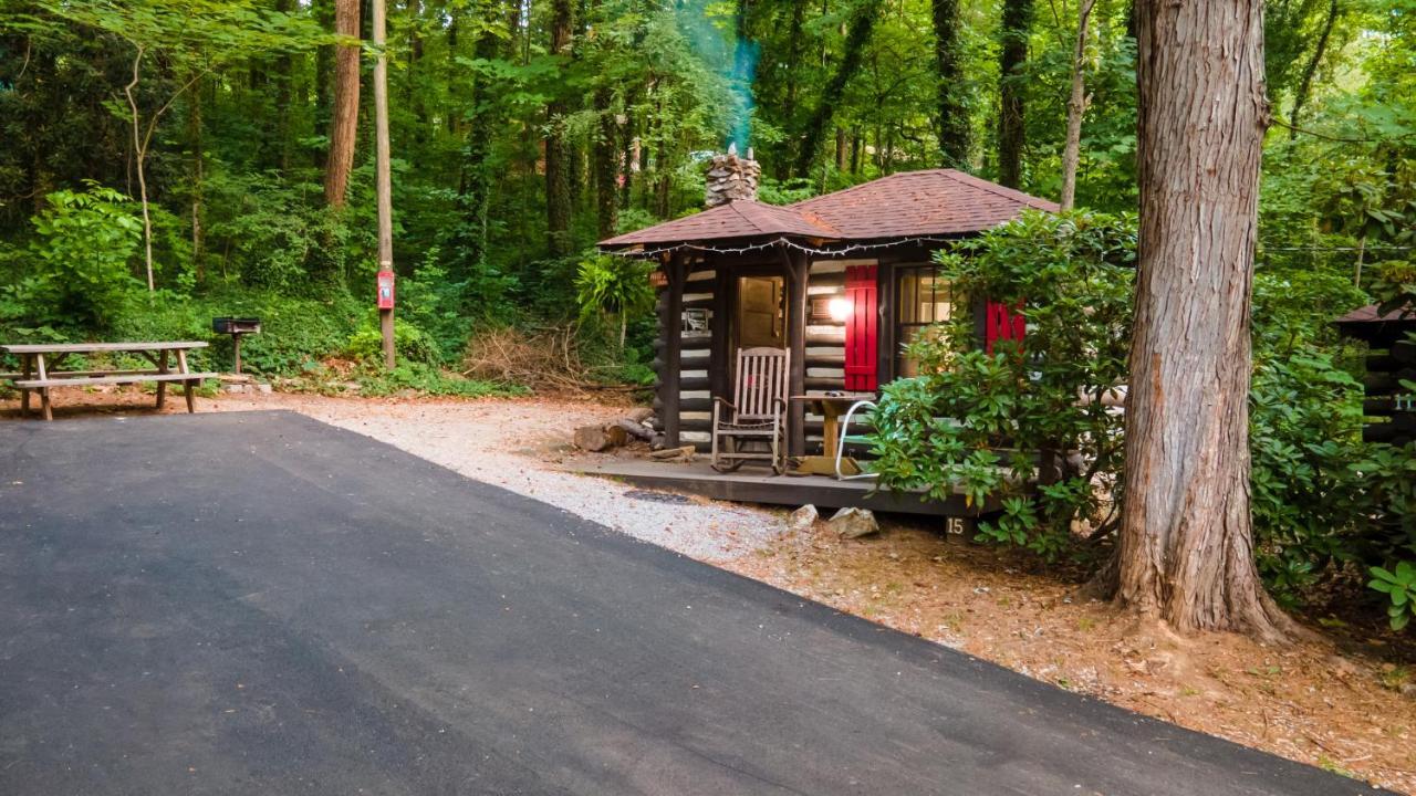 Log Cabin Motor Court Ашвил Екстериор снимка