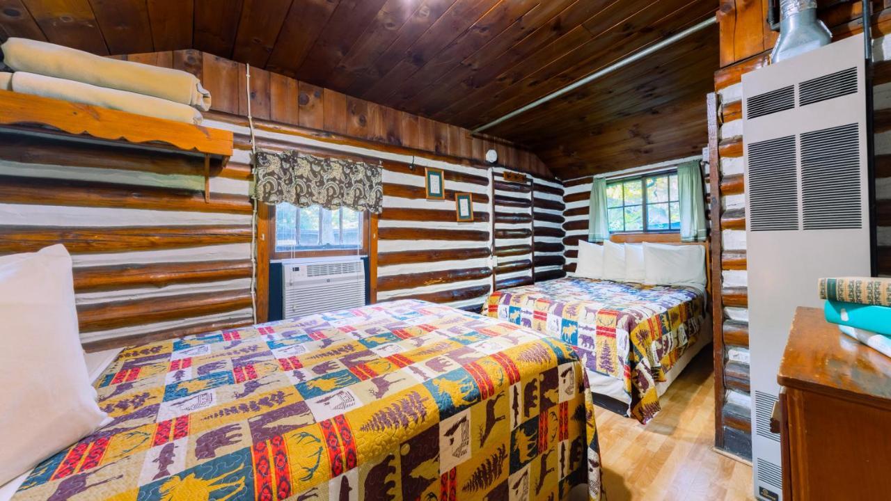 Log Cabin Motor Court Ашвил Екстериор снимка