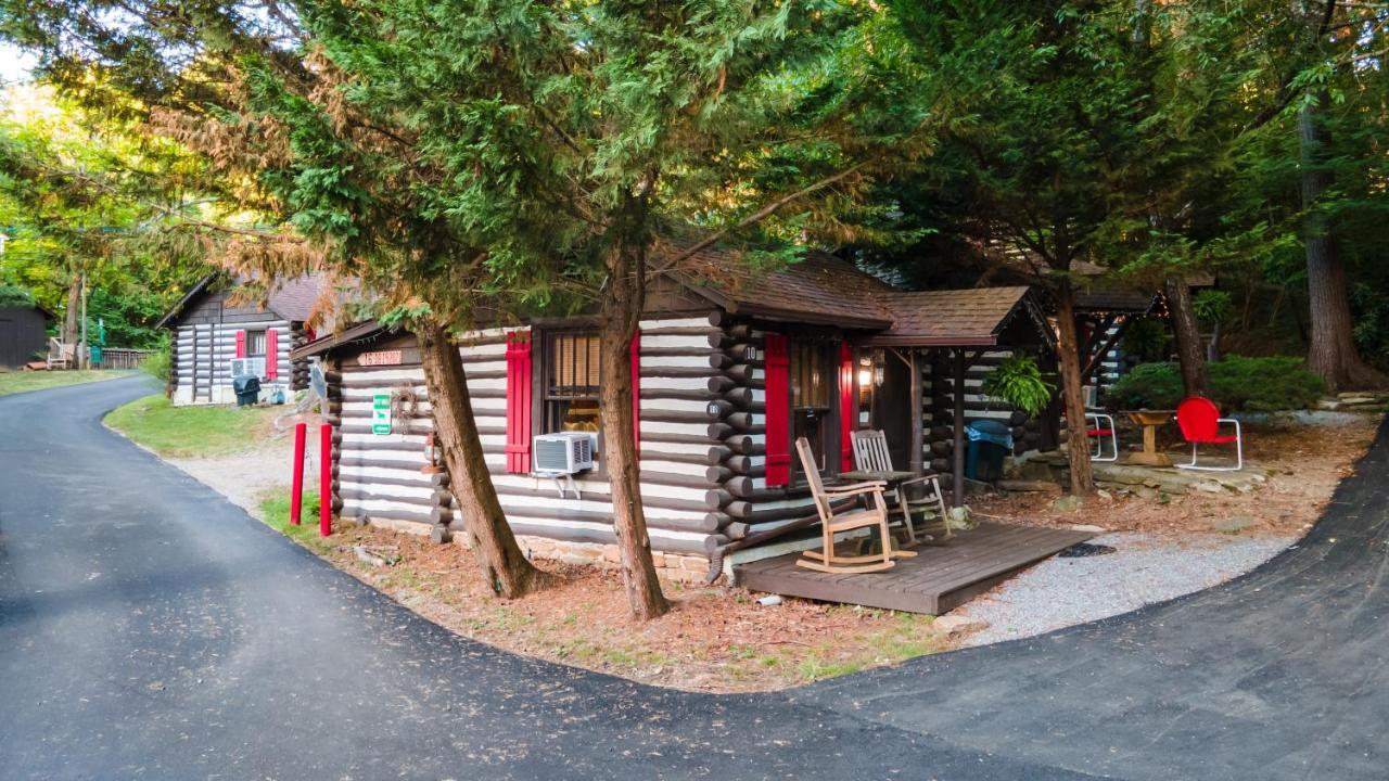 Log Cabin Motor Court Ашвил Екстериор снимка