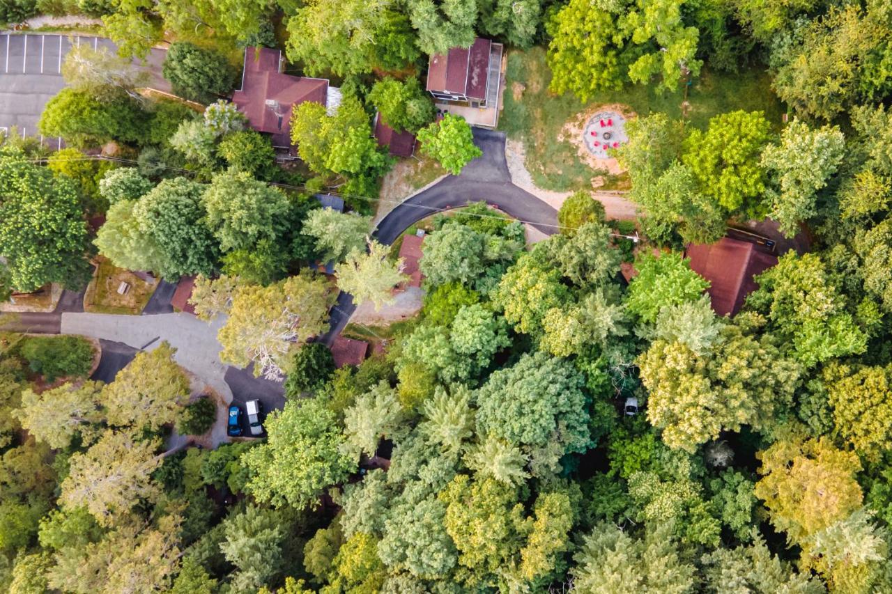 Log Cabin Motor Court Ашвил Екстериор снимка
